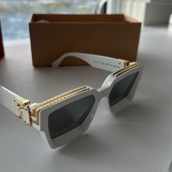 Louis Vuitton Accessories - Louis Vuitton 1.1 Millionaire sunglasses - White Acetate (Z1166W 9F1)